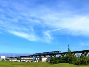 青空と東京モノレール